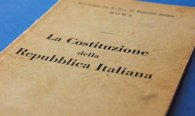 img libro Costituzione Italiana 671e3